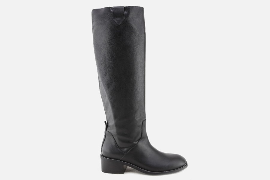 Women Nude of Scandinavia | Nude Of Scandinavia - Sara Black Boots On Labotte