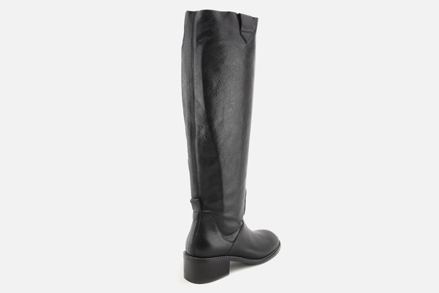 Women Nude of Scandinavia | Nude Of Scandinavia - Sara Black Boots On Labotte